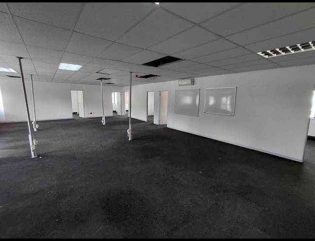 279M² OFFICE TO LET IN BRYANSTON